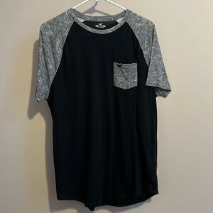 Hollister, Men’s Medium, Black and Gray T-Shirt.